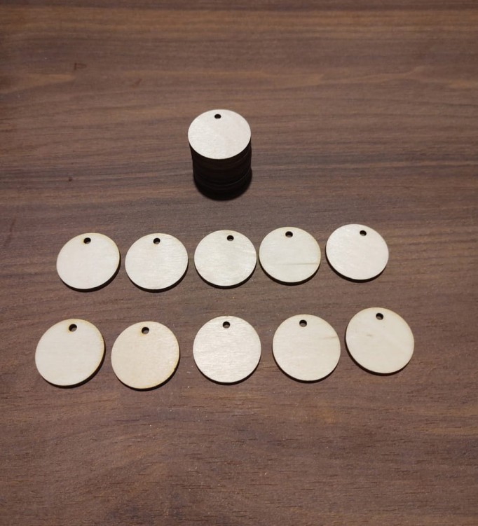 3 cm gr.3mm Koło Zawieszka z dziurką 20szt.