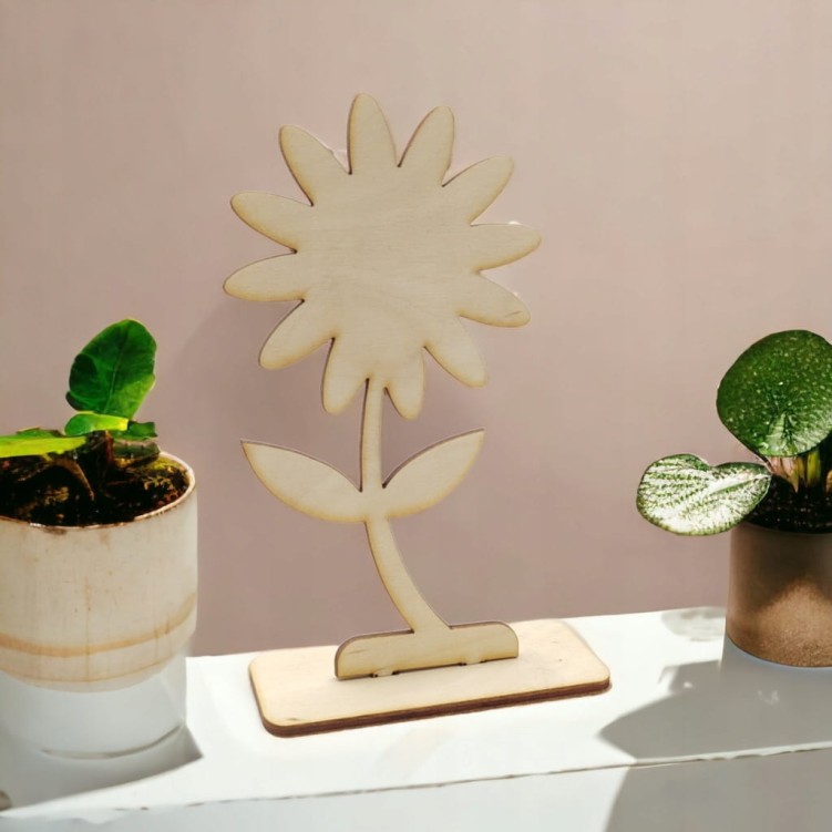 Dekoracja Stokrotka 4. NA PODSTAWCE SKLEJKA 13,5 cm