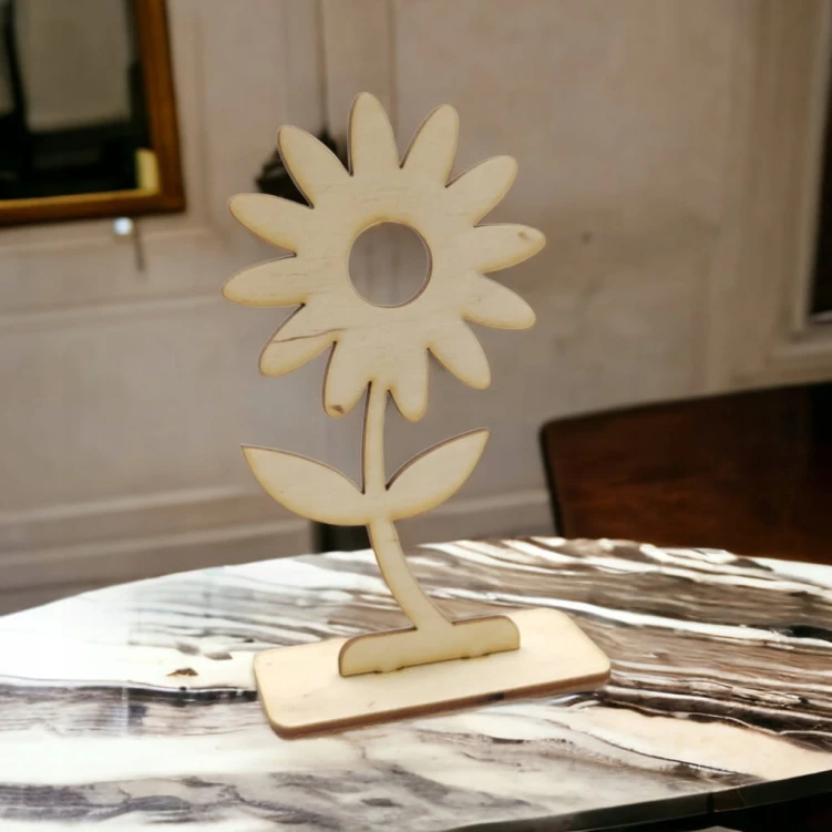 Dekoracja Stokrotka3. NA PODSTAWCE SKLEJKA 13,5 cm