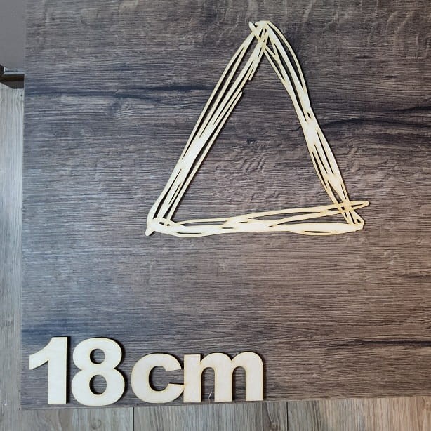 Obręcz trójkąt drewniany gr 3 mm 18 cm baza do łapacza snów