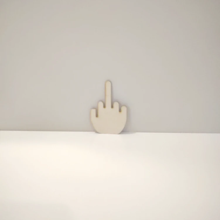 Graficzny symbol ze sklejki ikona z humorem 7,5 x 12 cm znak PALEC REAKCJI